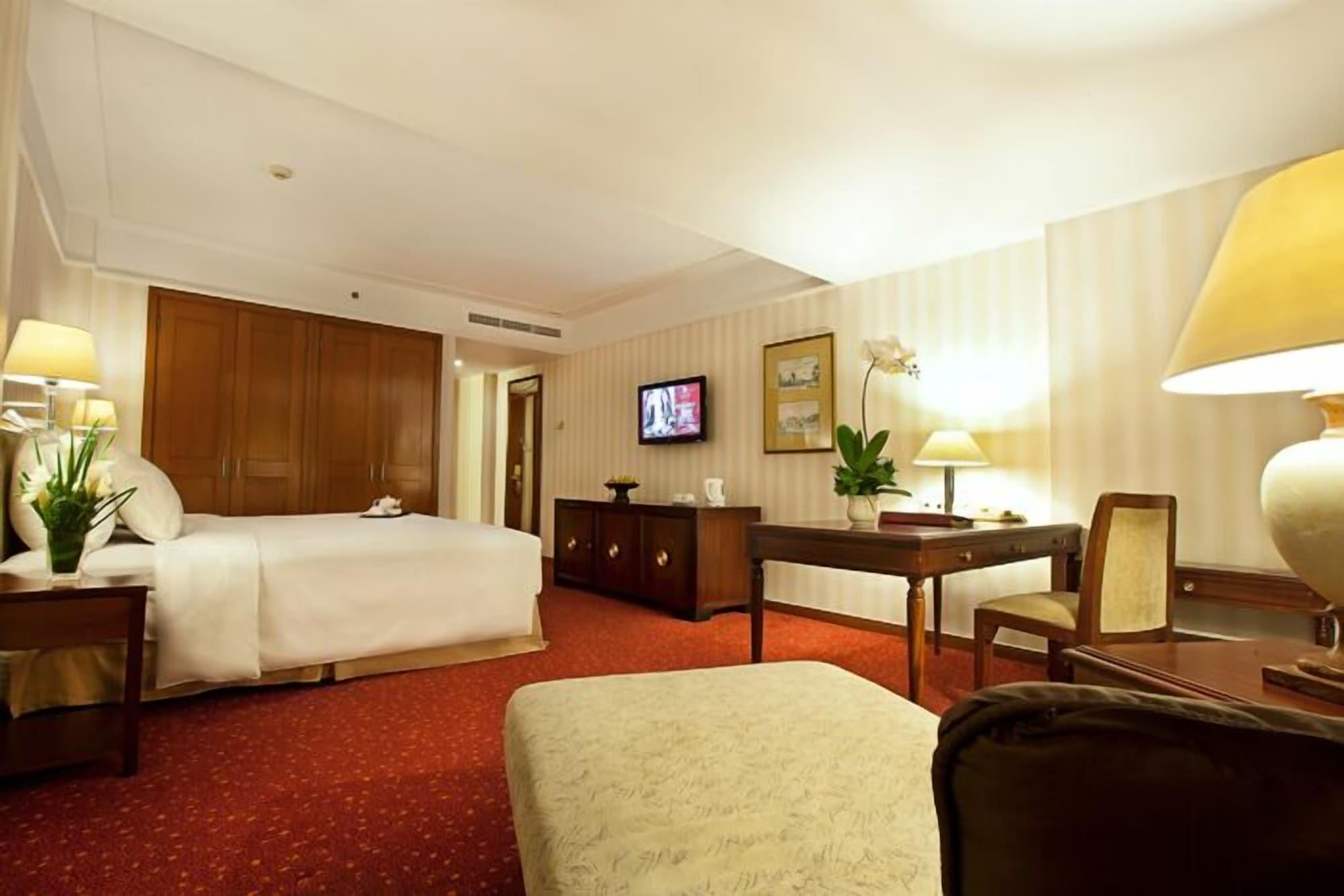 Redtop Hotel & Convention Center Jakarta Exterior photo
